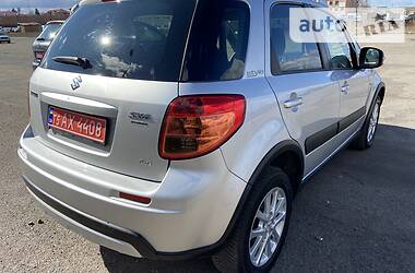 Позашляховик / Кросовер Suzuki SX4 2013 в 