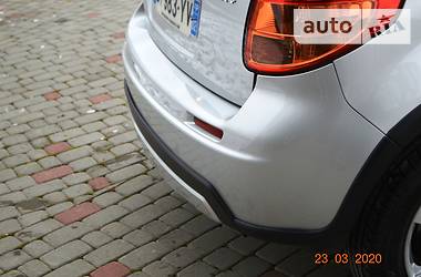Позашляховик / Кросовер Suzuki SX4 2012 в 