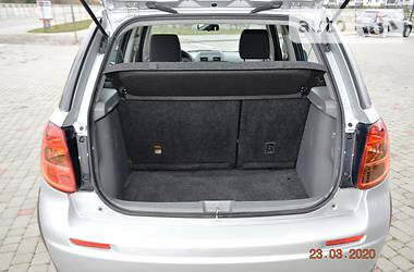 Позашляховик / Кросовер Suzuki SX4 2012 в 