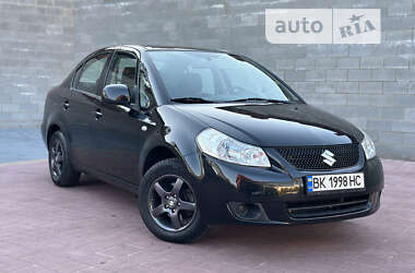 Седан Suzuki SX4 2010 в Ровно