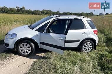 Позашляховик / Кросовер Suzuki SX4 2014 в Чернівцях