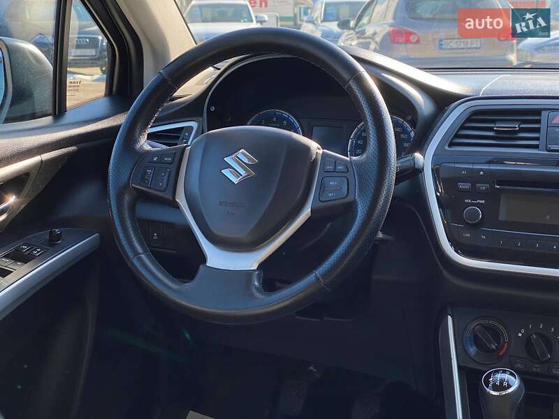Внедорожник / Кроссовер Suzuki SX4 2016 в Львове