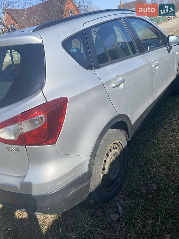 Позашляховик / Кросовер Suzuki SX4 2014 в Києві