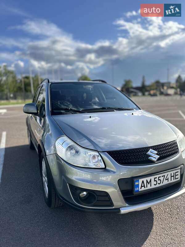 Внедорожник / Кроссовер Suzuki SX4 2014 в Житомире