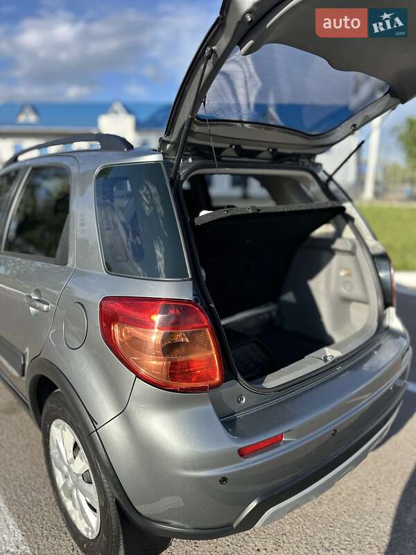 Внедорожник / Кроссовер Suzuki SX4 2014 в Житомире