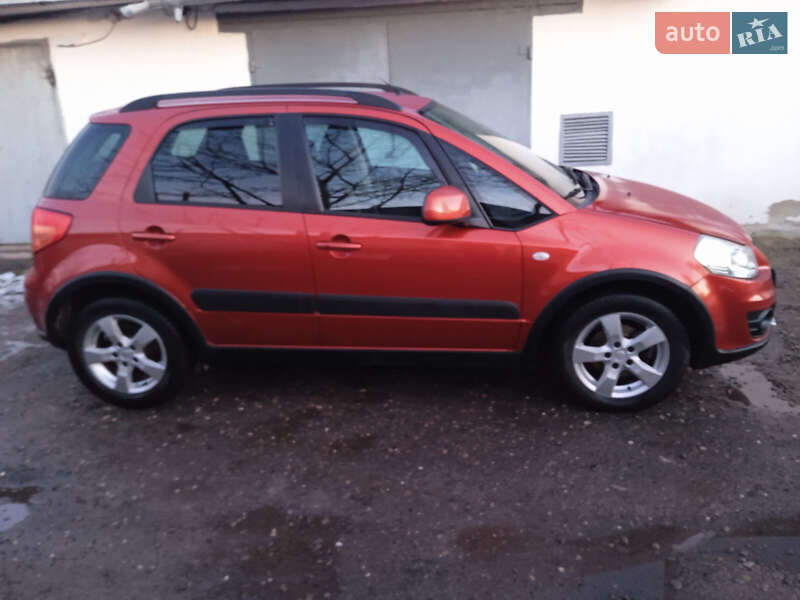 Внедорожник / Кроссовер Suzuki SX4 2010 в 