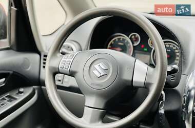 Позашляховик / Кросовер Suzuki SX4 2014 в 
