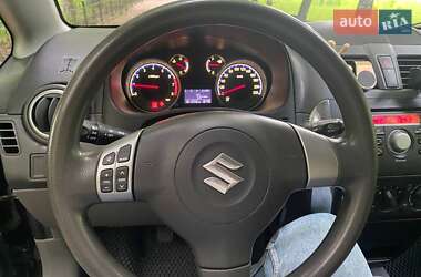 Позашляховик / Кросовер Suzuki SX4 2013 в 