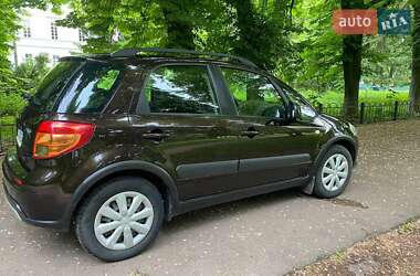 Позашляховик / Кросовер Suzuki SX4 2013 в 