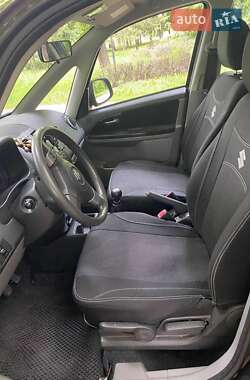 Позашляховик / Кросовер Suzuki SX4 2013 в 