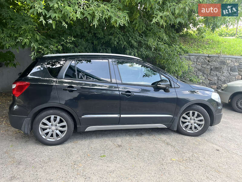 Позашляховик / Кросовер Suzuki SX4 2015 в Києві