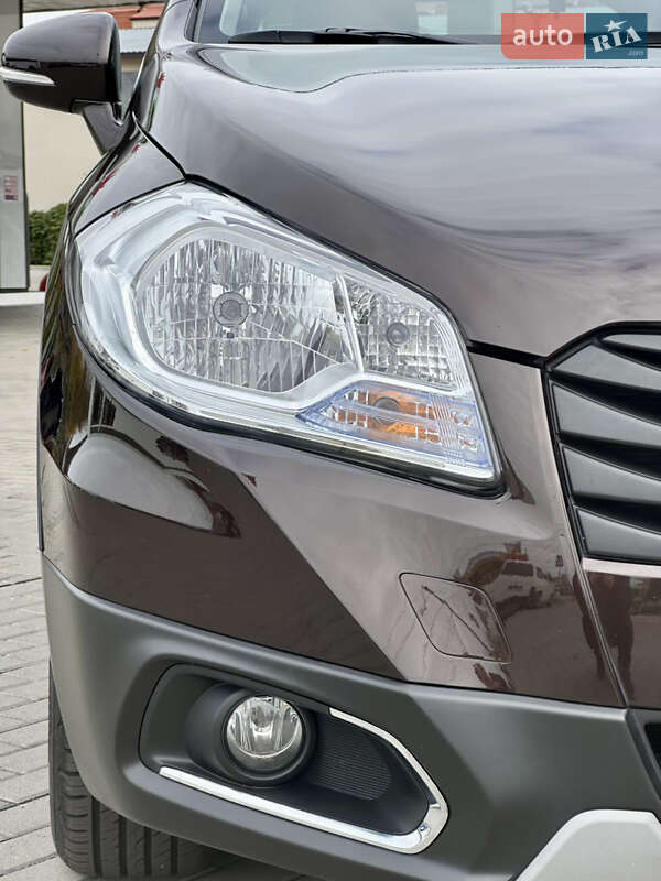 Позашляховик / Кросовер Suzuki SX4 2014 в Житомирі