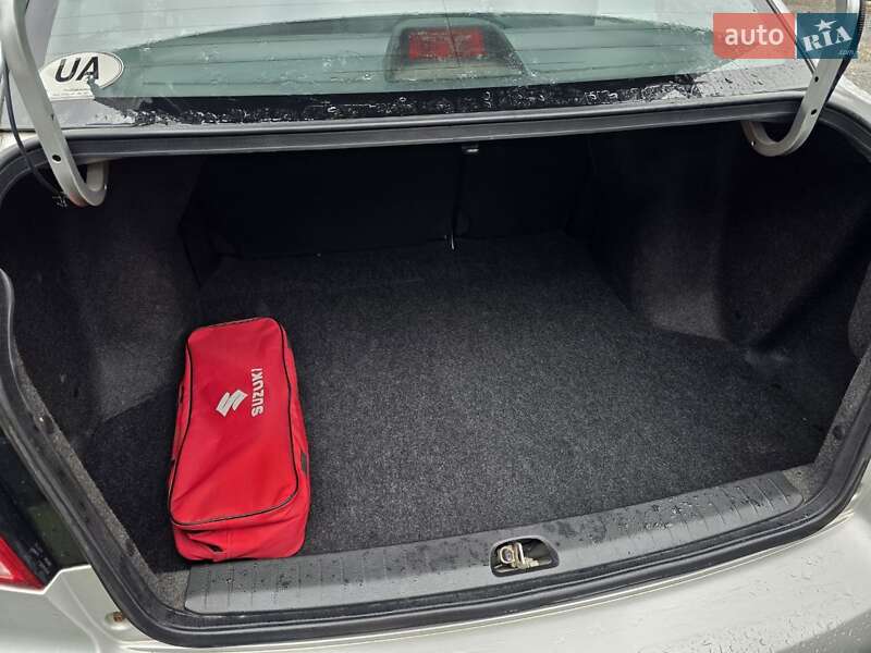 Седан Suzuki SX4 2009 в Тернополе