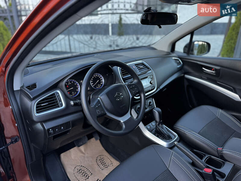 Внедорожник / Кроссовер Suzuki SX4 2017 в Киеве