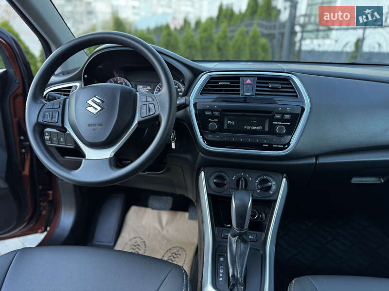 Внедорожник / Кроссовер Suzuki SX4 2017 в Киеве