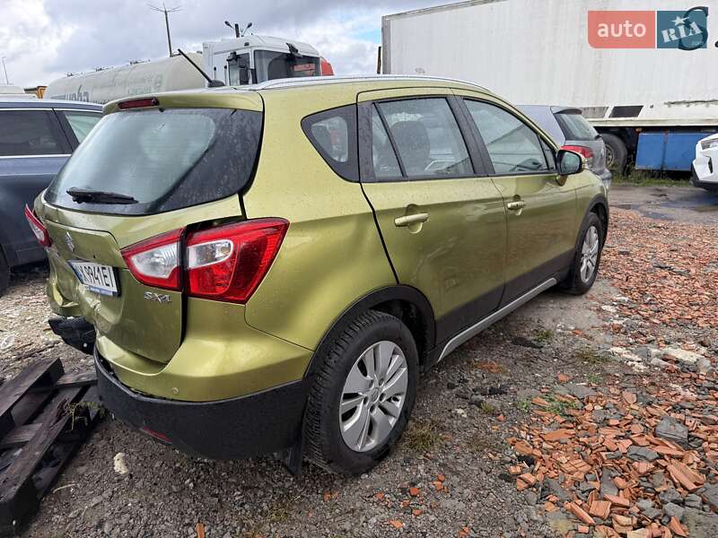 Внедорожник / Кроссовер Suzuki SX4 2015 в Киеве