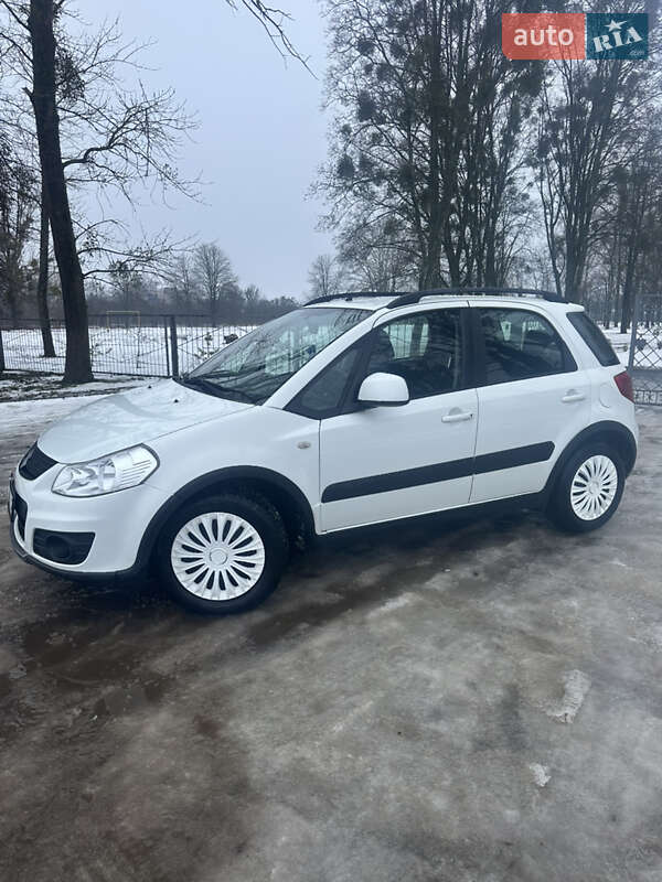 Внедорожник / Кроссовер Suzuki SX4 2014 в Новой Водолаге