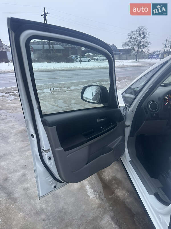 Внедорожник / Кроссовер Suzuki SX4 2014 в Новой Водолаге