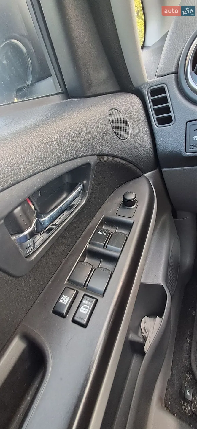 2011 Suzuki SX4 - мініатюра 10