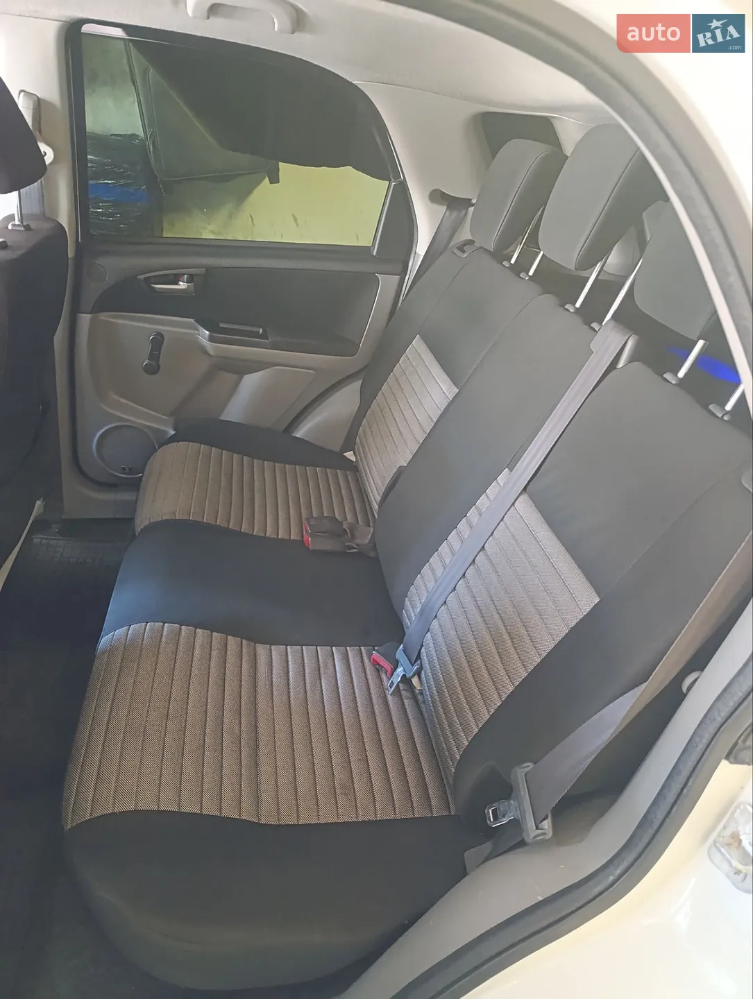 2011 Suzuki SX4 - мініатюра 16