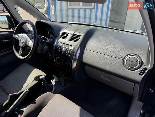 2010 Suzuki SX4 - мініатюра 5