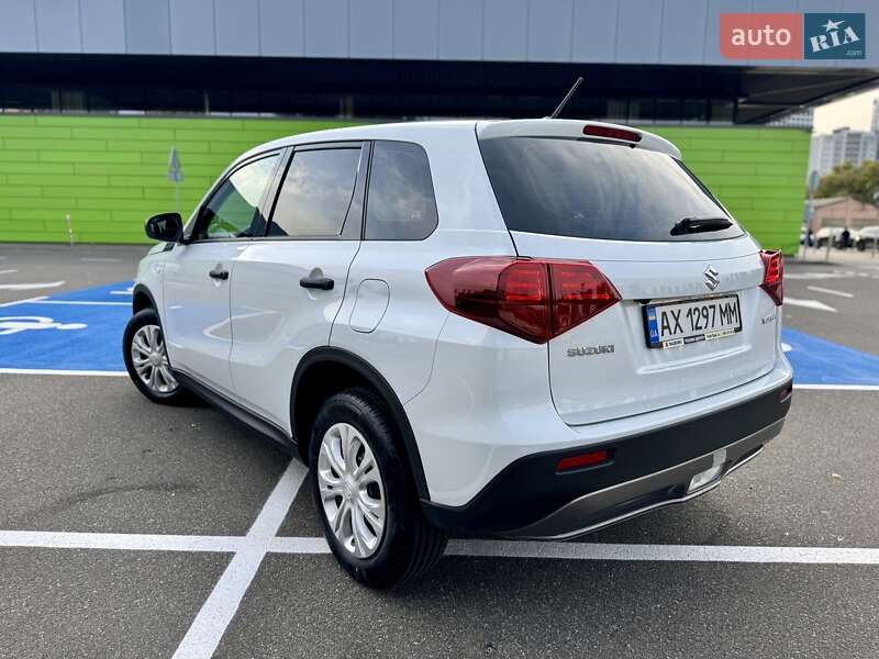 Внедорожник / Кроссовер Suzuki Vitara 2023 в Киеве