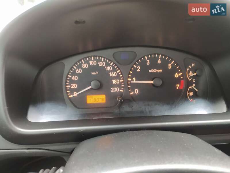 Микровэн Suzuki Wagon R 1999 в Первомайске