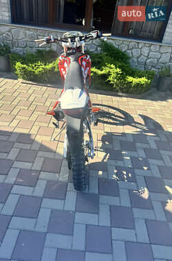 Мотоцикл Позашляховий (Enduro) SWM RS 125R 2017 в 