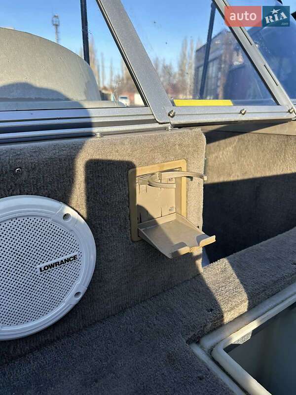 Човен Sylvan Explorer 2007 в Покрові