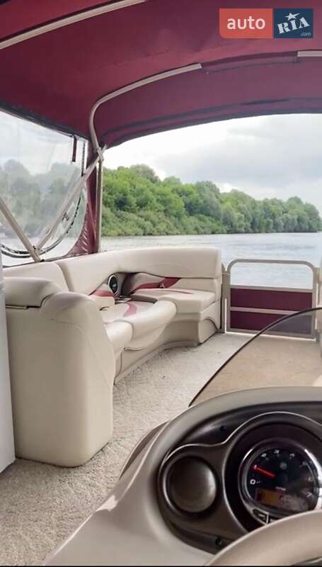 Другой водный транспорт Sylvan Signature 2009 в Киеве