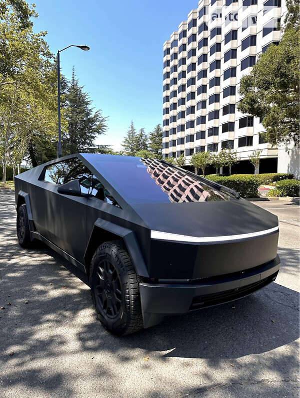 Пікап Tesla Cybertruck 2024 в 