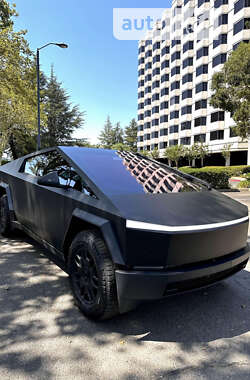 Пікап Tesla Cybertruck 2024 в 