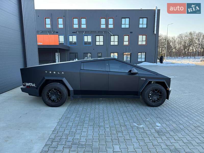 Пикап Tesla Cybertruck 2024 в Дубно
