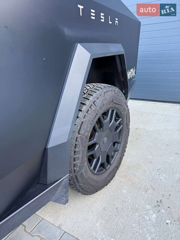 Пикап Tesla Cybertruck 2024 в Дубно
