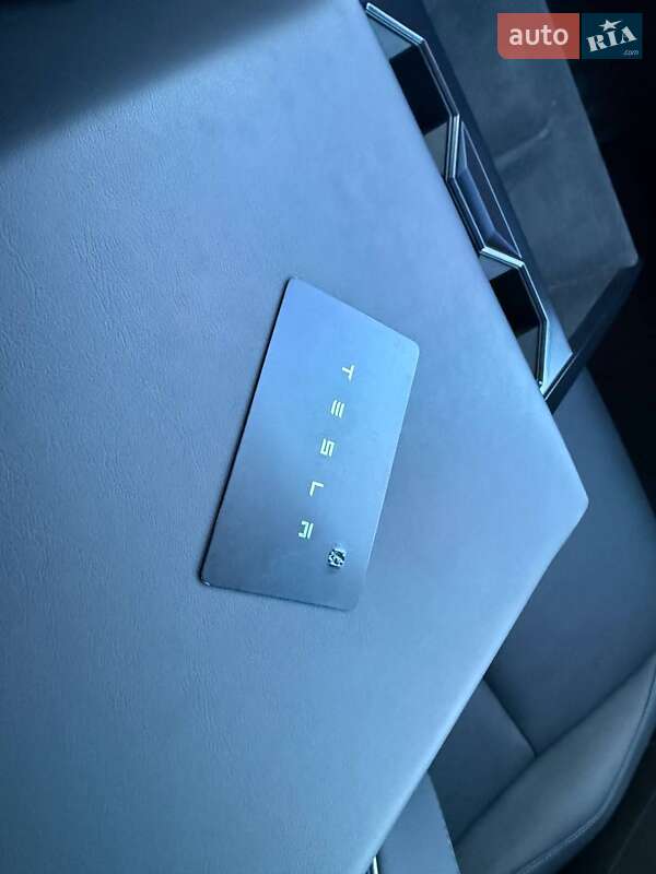 Пикап Tesla Cybertruck 2024 в Дубно