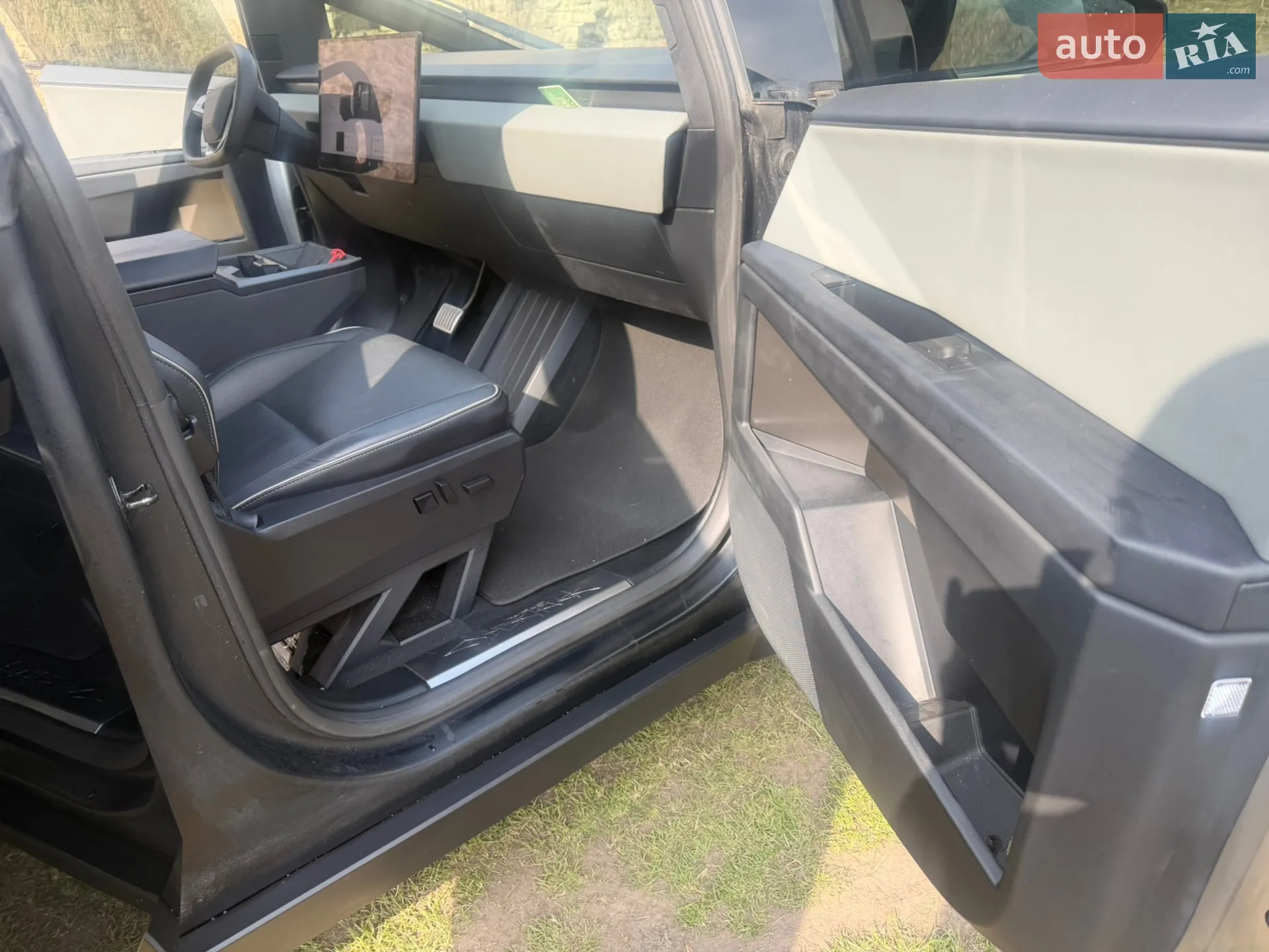 2024 Tesla Cybertruck - мініатюра 13