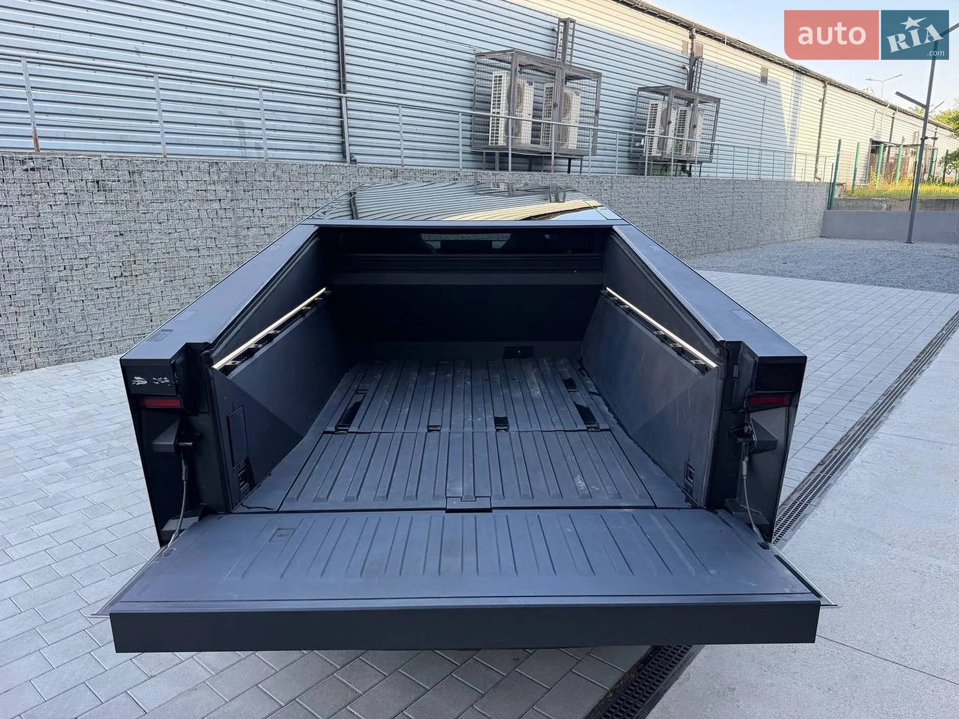 2024 Tesla Cybertruck - мініатюра 7