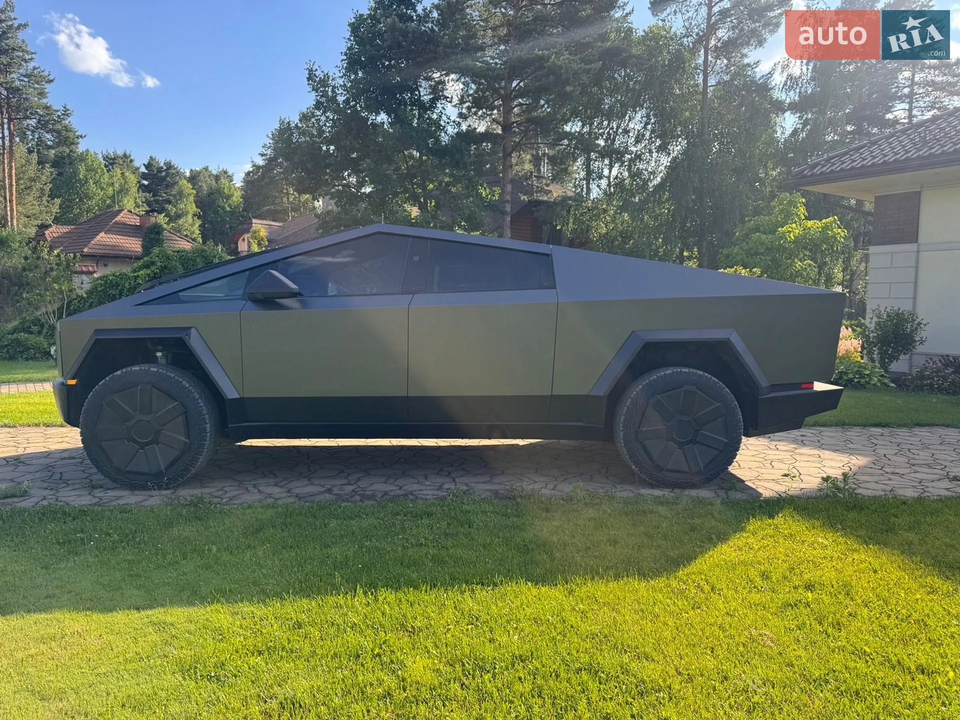 2024 Tesla Cybertruck - мініатюра 3