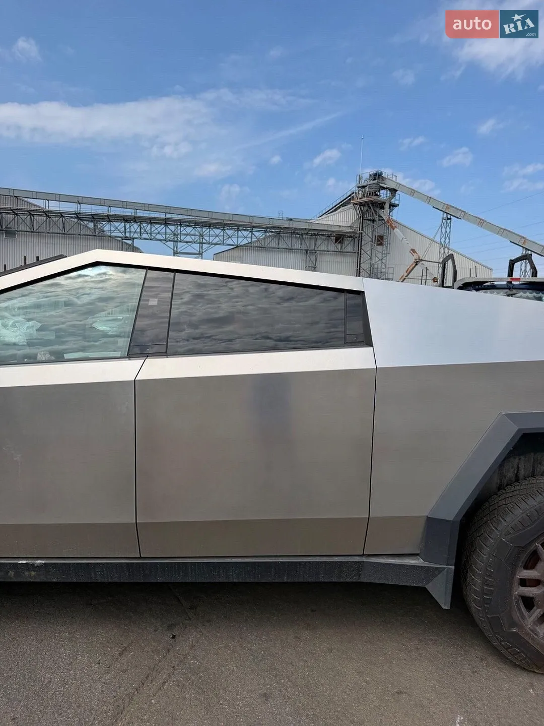 2024 Tesla Cybertruck - фото 1