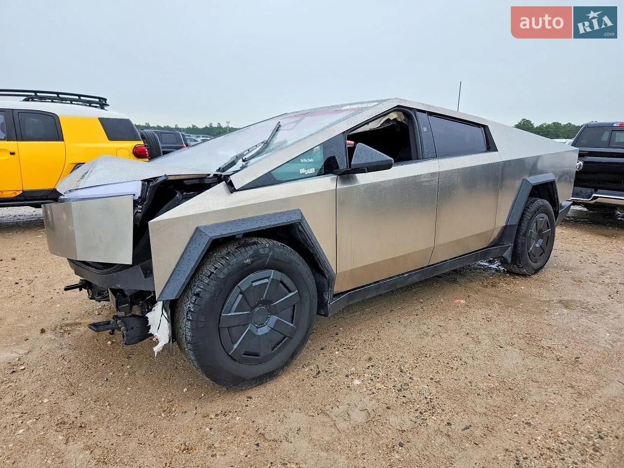 2025 Tesla Cybertruck - фото 1