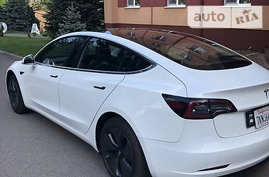 Седан Tesla Model 3 2018 в Кривом Роге