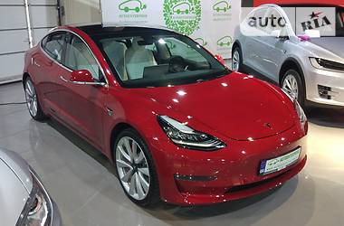 Хэтчбек Tesla Model 3 2018 в Киеве