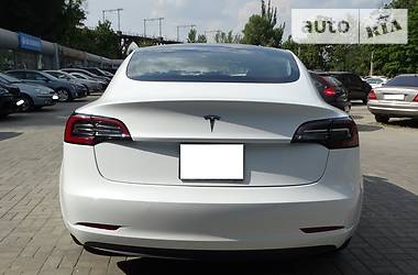 Седан Tesla Model 3 2018 в Дніпрі