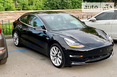 Седан Tesla Model 3 2018 в Киеве