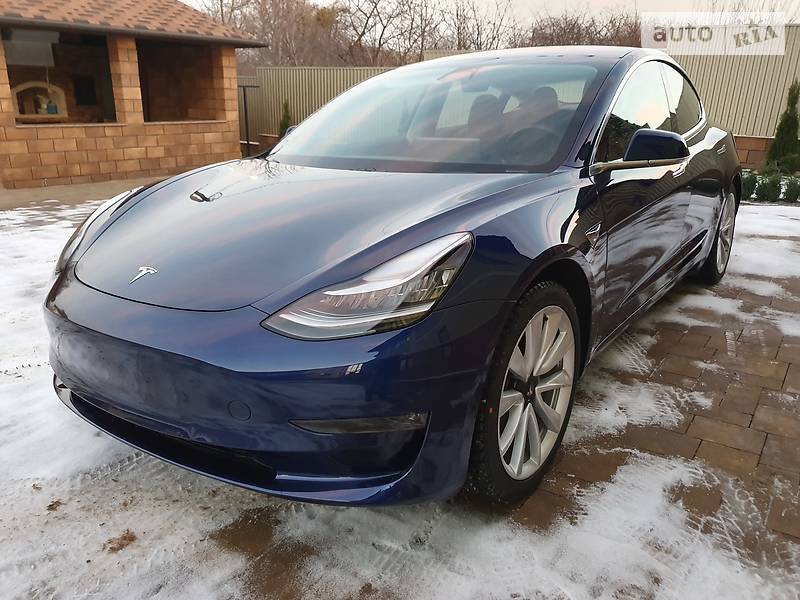 Седан Tesla Model 3 2018 в Черновцах