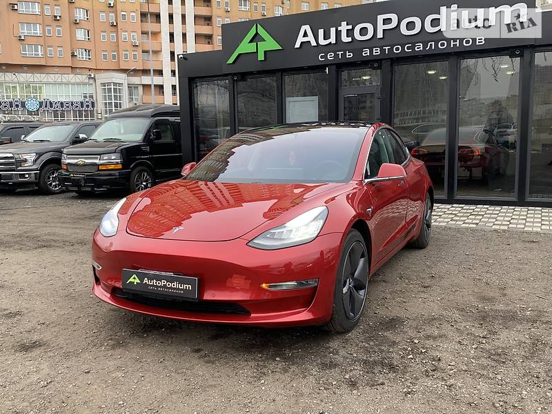 Седан Tesla Model 3 2019 в 