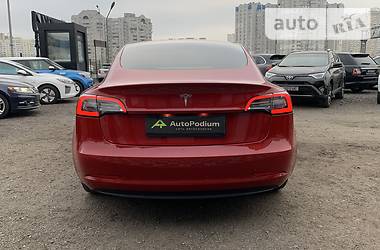 Седан Tesla Model 3 2019 в 