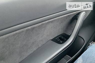Седан Tesla Model 3 2019 в 