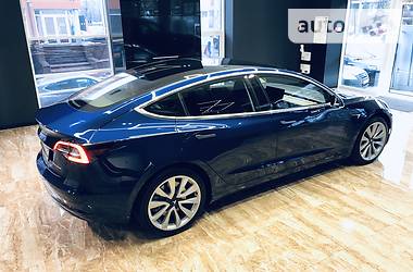 Седан Tesla Model 3 2018 в 