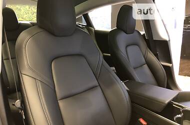 Седан Tesla Model 3 2018 в 